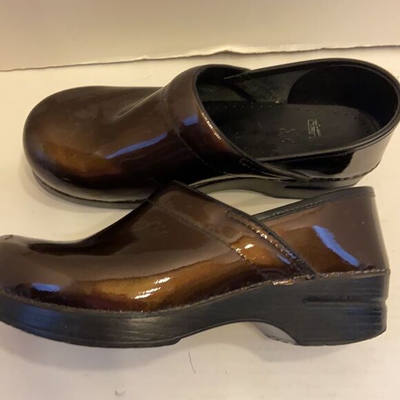 Dansko size 41 shiny brown broken clogs USA size 11 excellent - Picture 4 of 7
